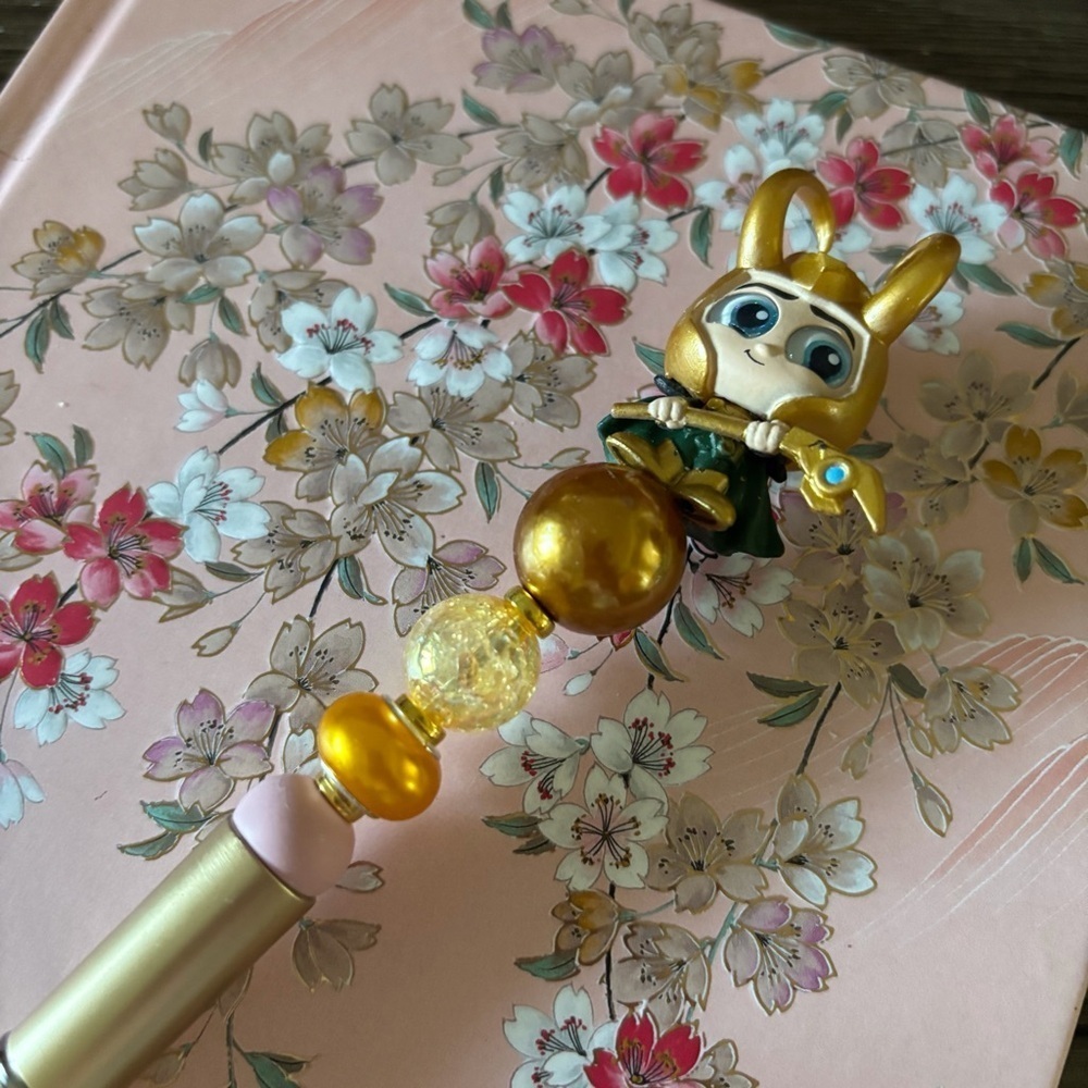 Marvel Doorables: Thor: Loki handmade beaded pen
